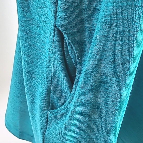 Charlie Paige Teal Sleeveless Sweater, Cowl Neckline, Pockets on Each Side, L/XL - Picture 4 of 8